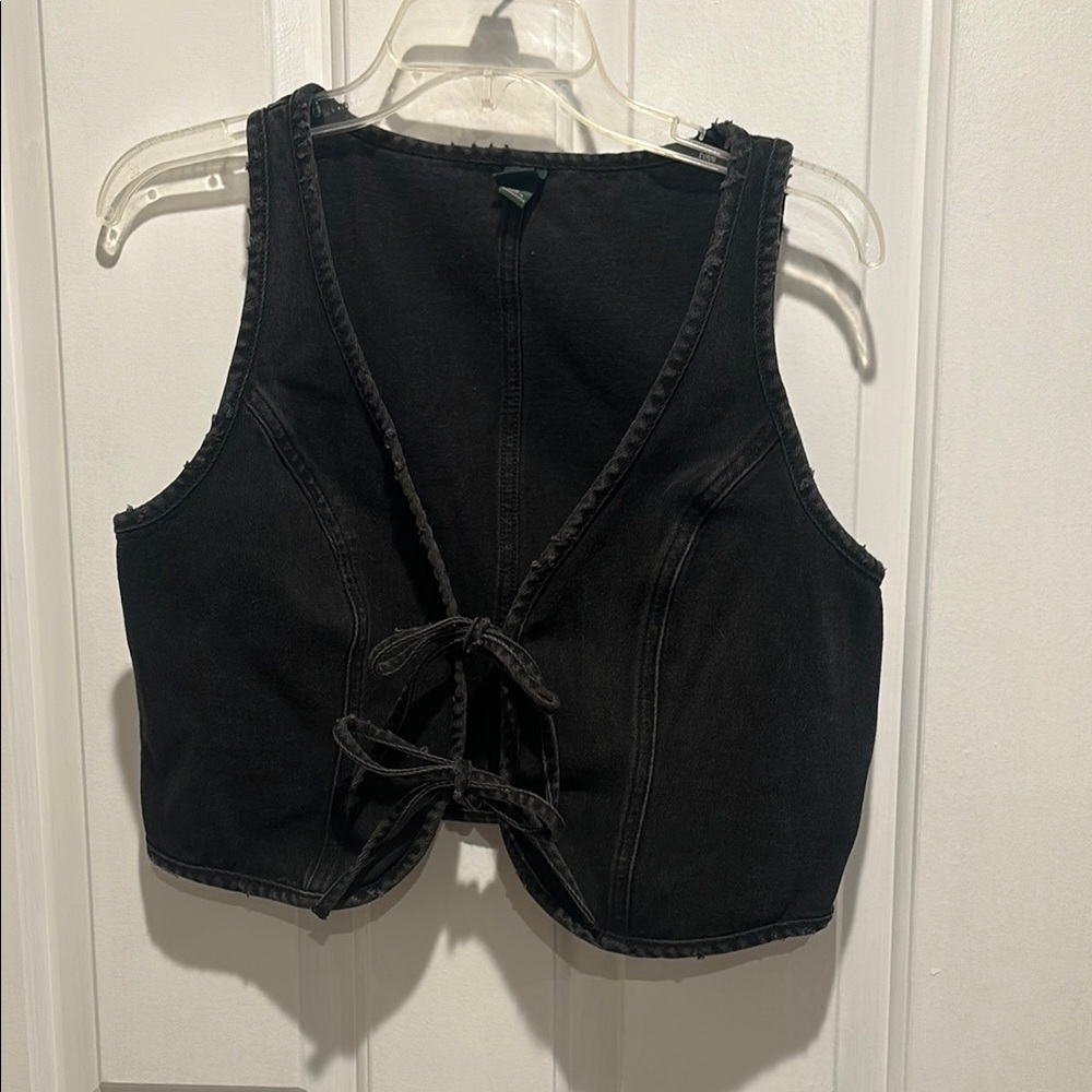 Wild Fable Black Tie-Front Crop Top